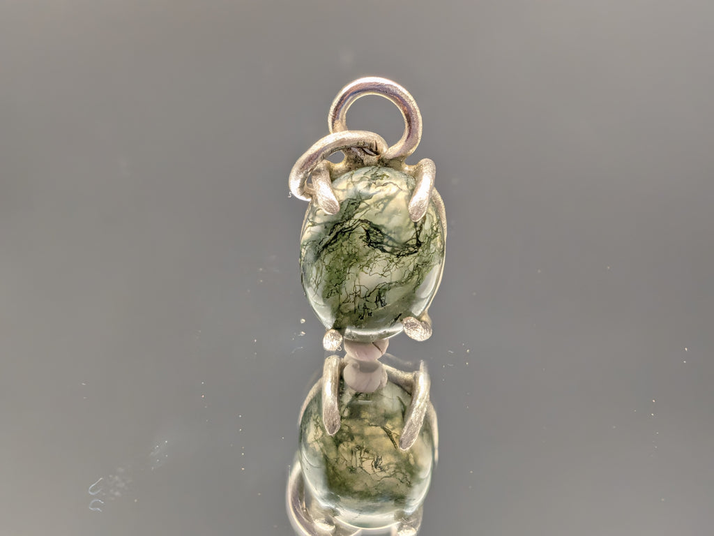 Moss pendant