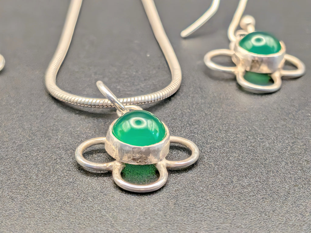 Quatrefoil pendant