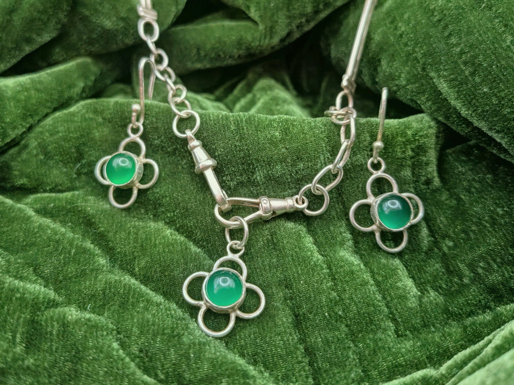 Quatrefoil pendant