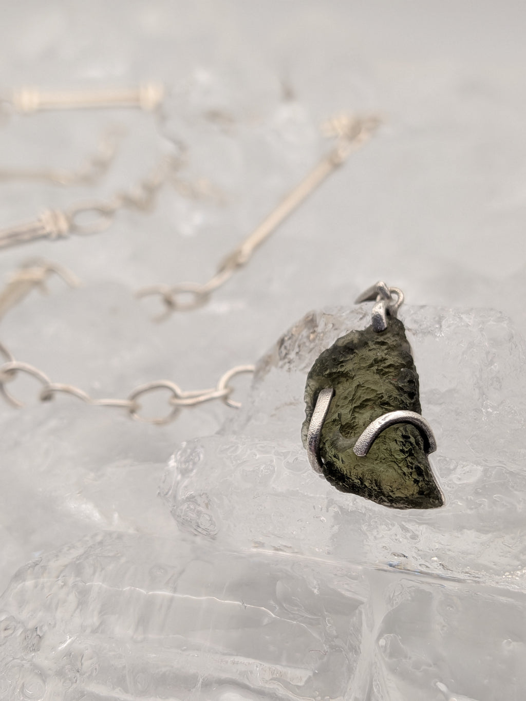 Anchor bar necklace