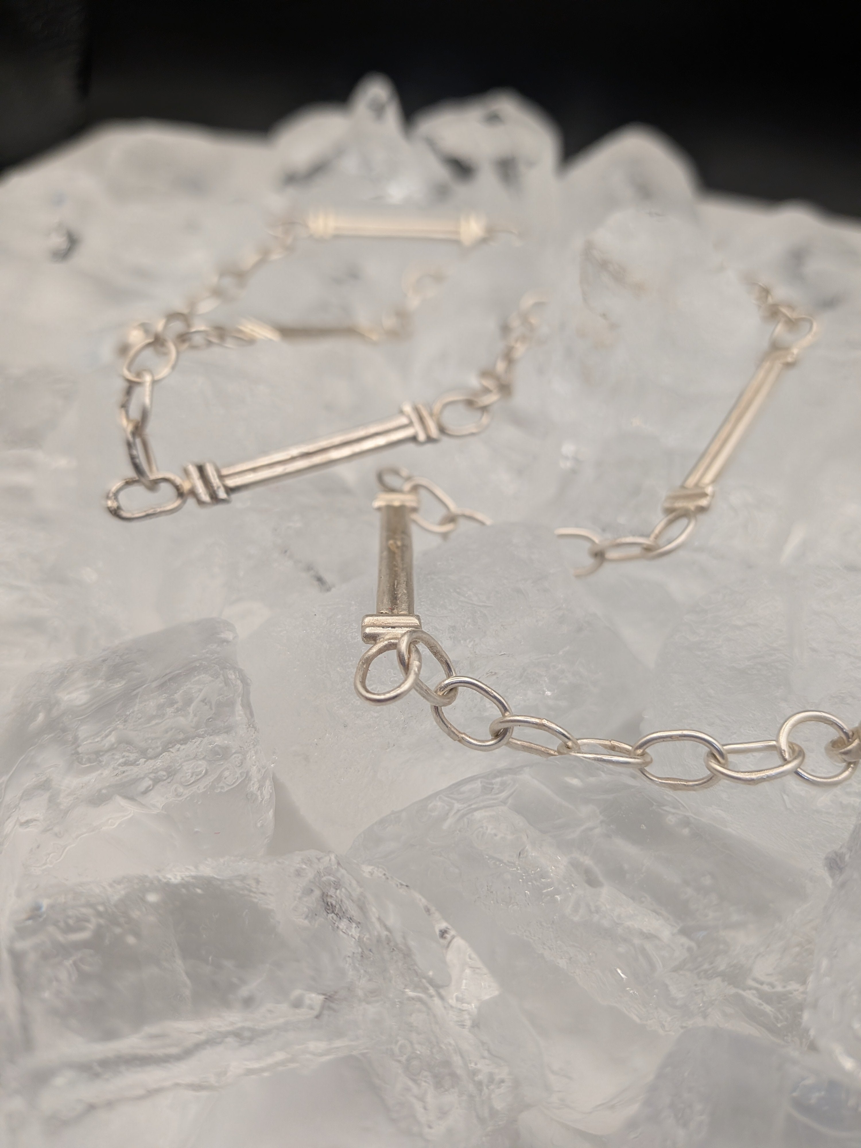 Anchor bar necklace