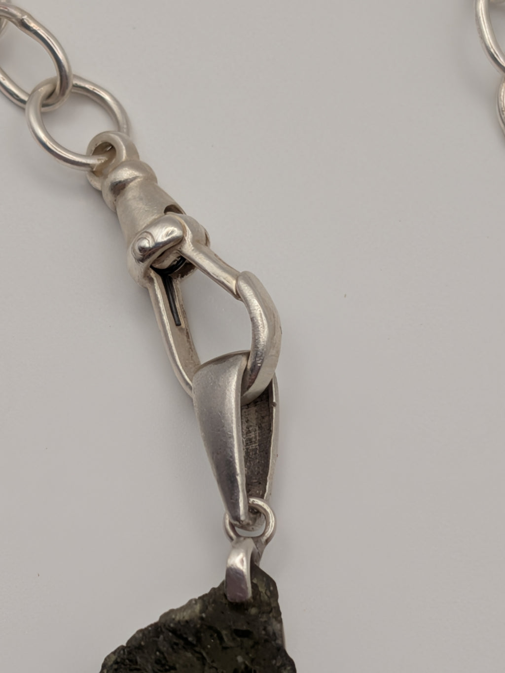 Anchor bar necklace