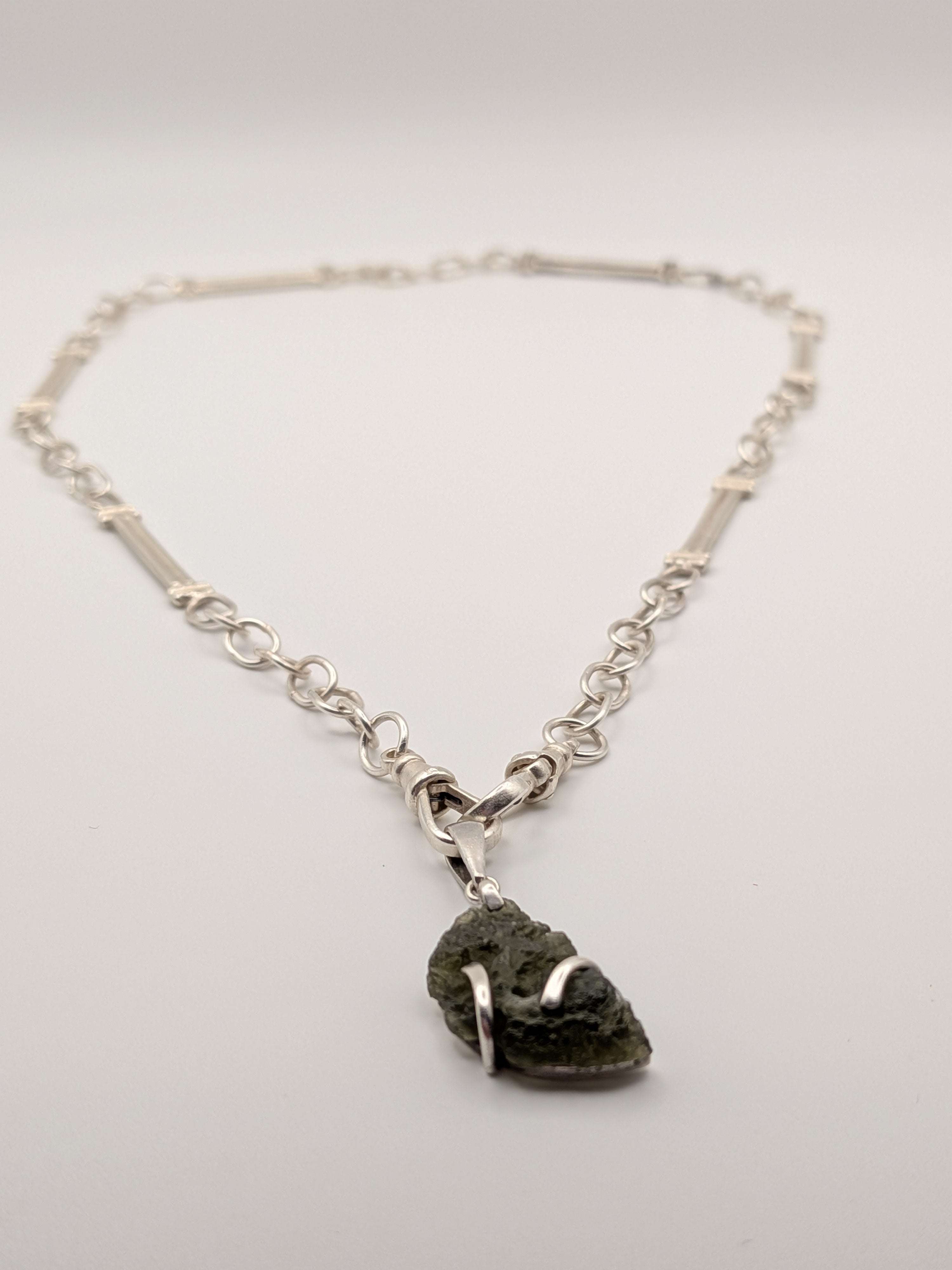 Anchor bar necklace