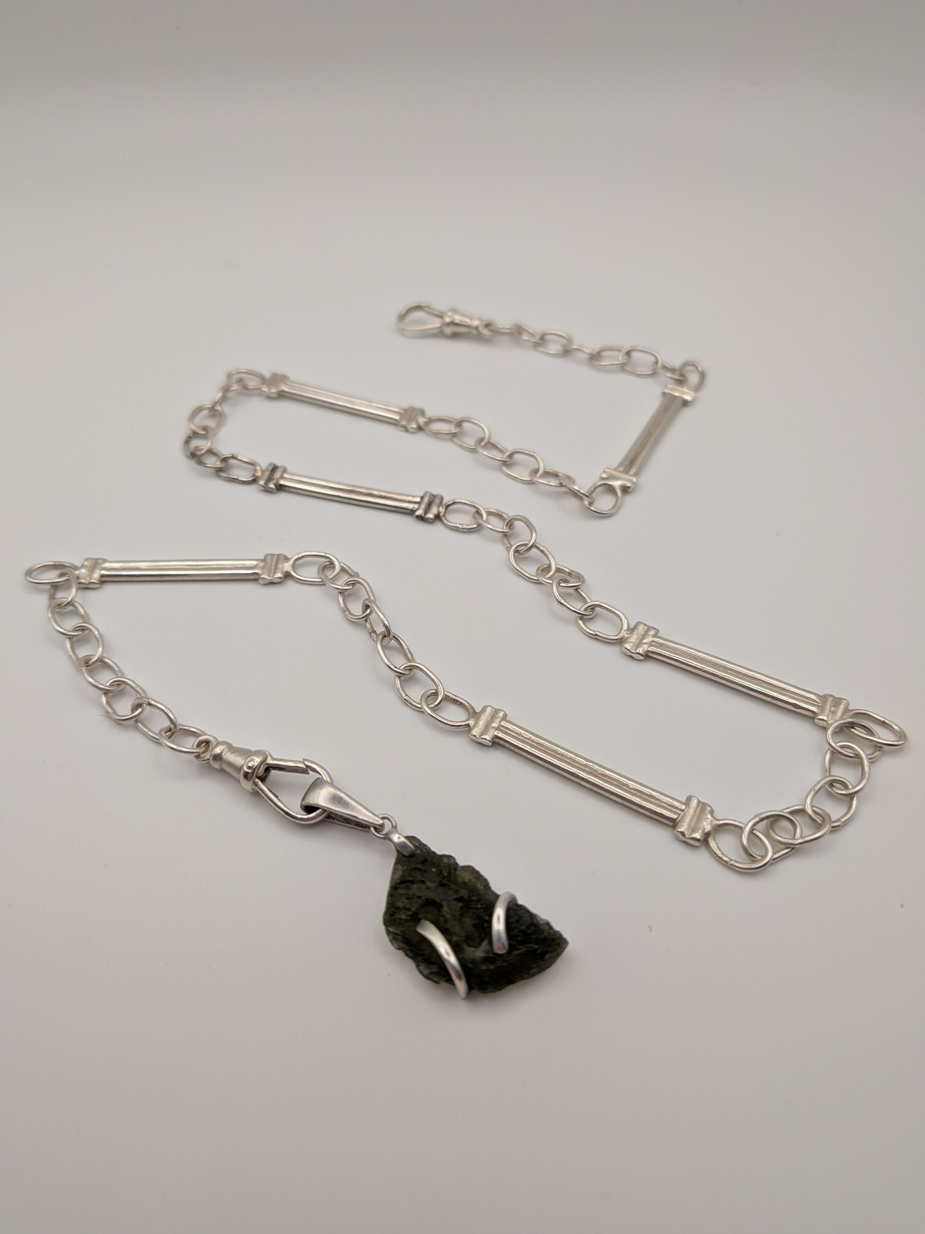 Anchor bar necklace