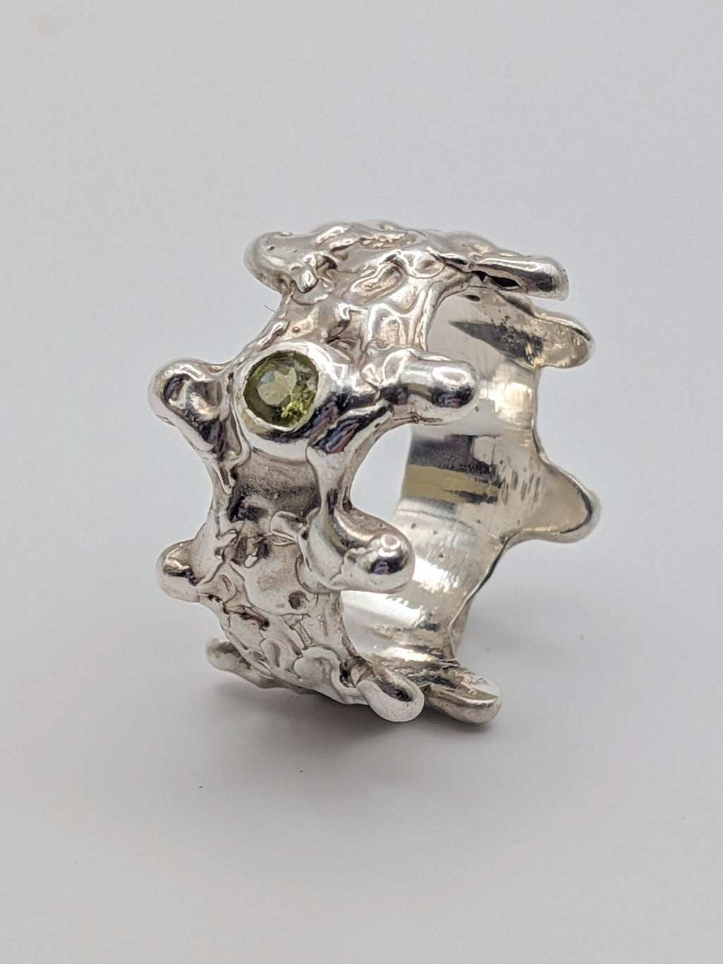 Hamizah peridot ring